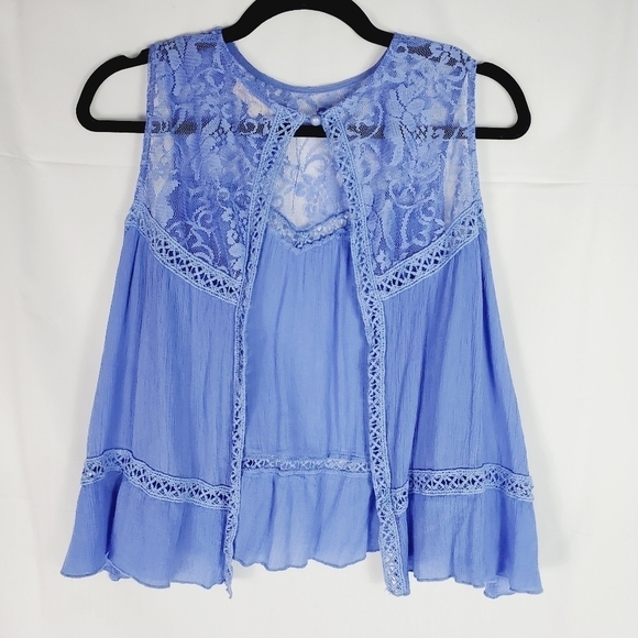 Altar'd State lace and crochet open back sleeveless shirt periwinkle Size Small - Picture 4 of 8